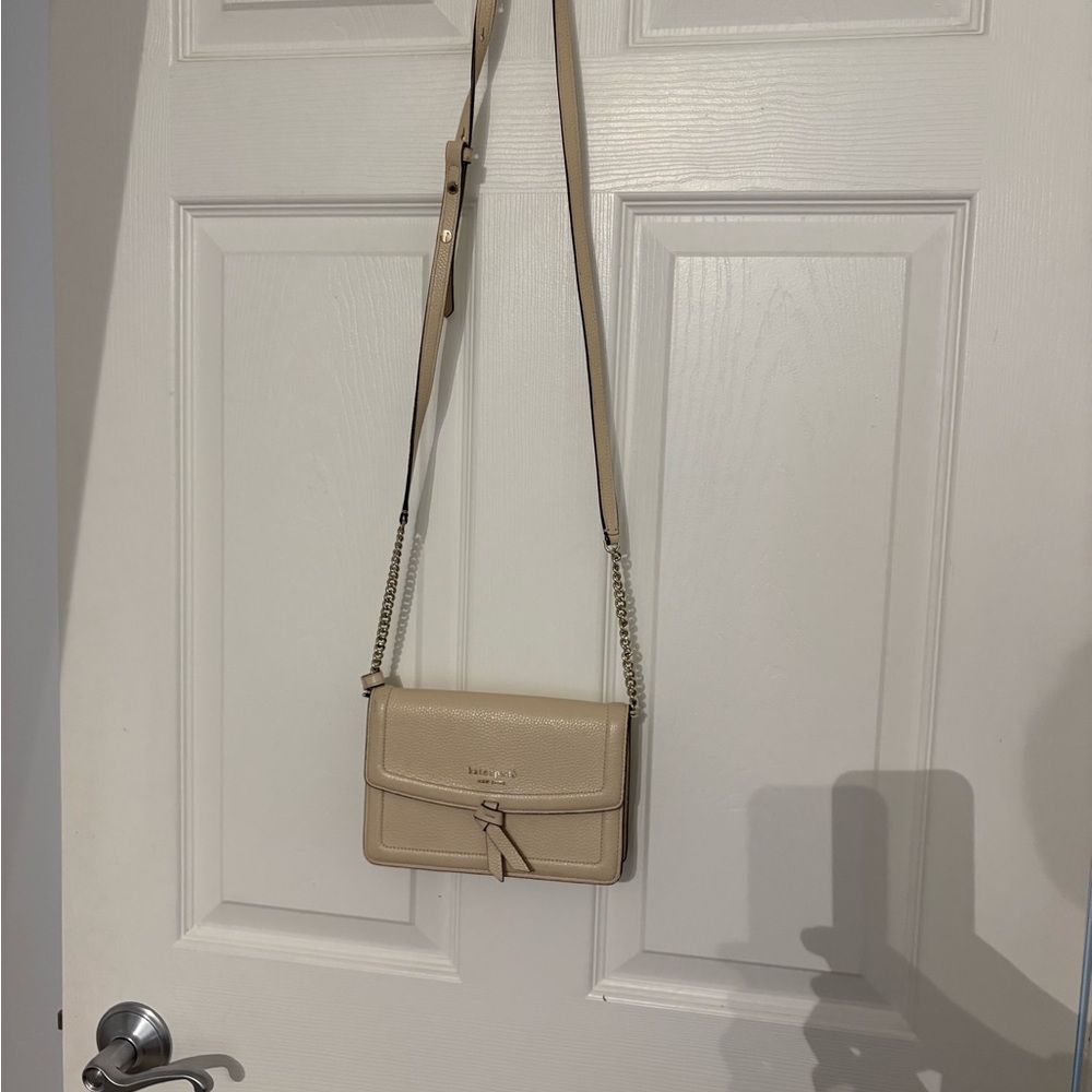 Kate Spade Beige Crossbody Bag with Chain Strap #summerluxury - Picture 2 of 6